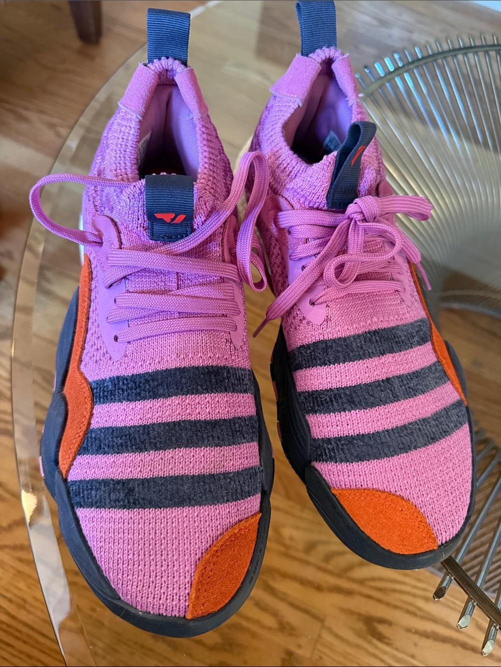 Adidas Trae Young 2 Basketball  Unisex Shoes Men's Size 7.5 / Women's 8.5